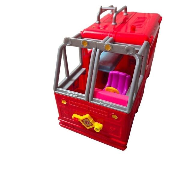 Barbie Chelsea Fire Truck Playset - Picture 3 of 5